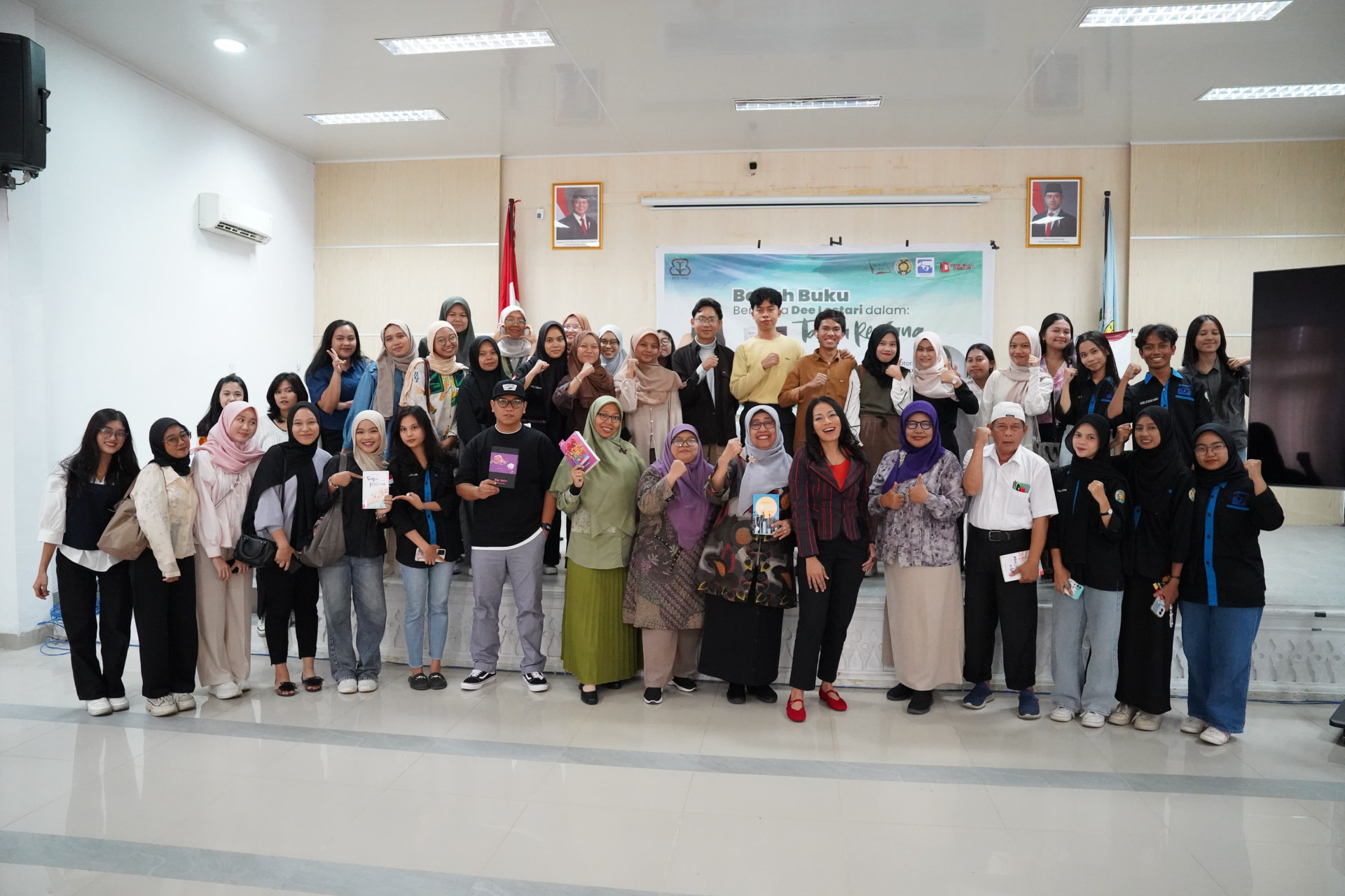 Program Studi Sastra Indonesia FIB USU Sukses Gelar Bedah Buku Bersama Dee Lestari